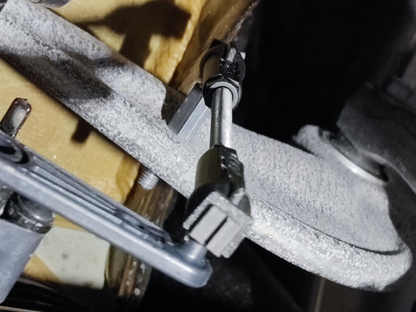 Coupling rods lowering air suspension